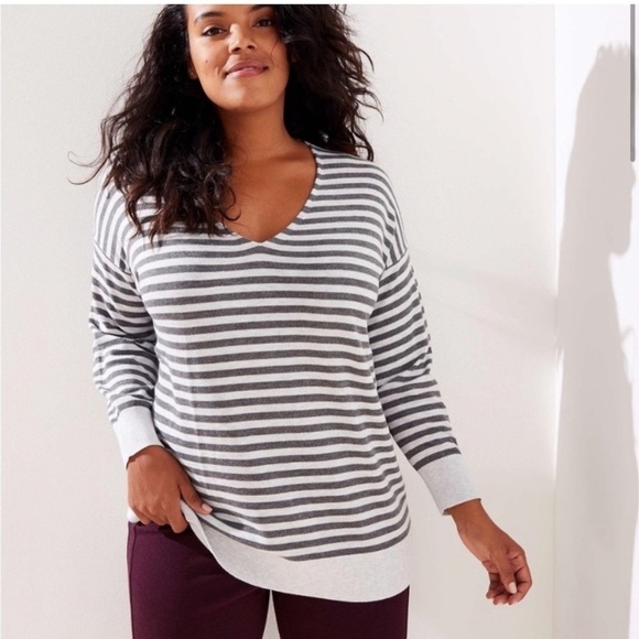 LOFT Woman Grey White Stripe V Neck Top Sweater Size XS - Picture 13 of 13